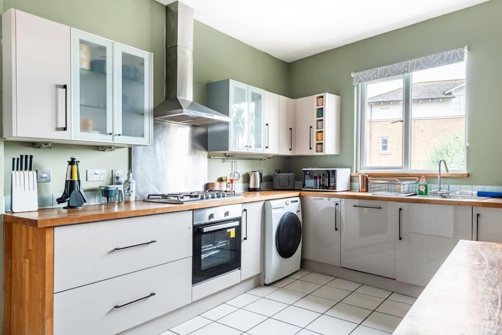 Harbourside Haven - Stylish Retreat In Hotwell - Free Parking Apartment